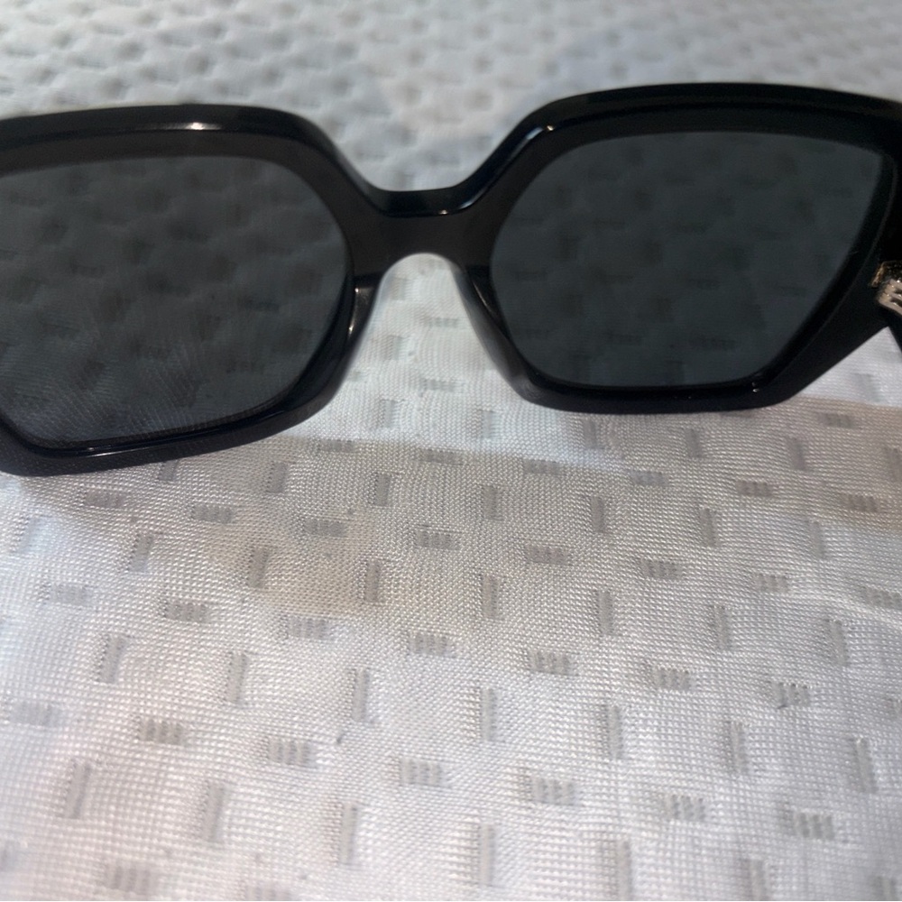 Tory Burch Black Oversized Square Sunglasses with Orange Case - Picture 7 of 8